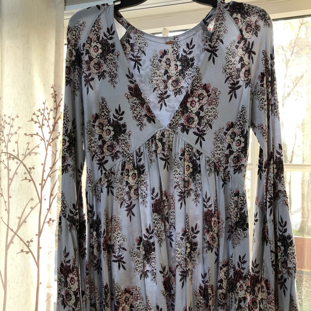 Bell sleeve floral top